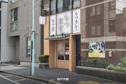 プチビルイースト　大江戸線・有楽町線月島駅より徒歩3分。元定食店で飲食可能な1階路面の小箱物件。