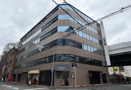 オフィス街の1階路面店！飲食・物販・サービス何商応相談。外観