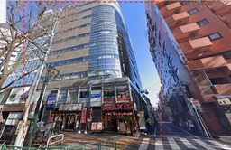 【新宿三丁目駅徒歩1分・明治通り沿い角地】明治通りと御苑通りが交差する角地に位置する「アコード新宿」6階の店舗区画。