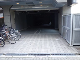 西大橋駅 徒歩3分 1階路面店 スケルトン（現駐車場） 【業種相談】