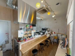 梅屋敷5分｜造作譲渡無償！視認性良好な角地の路面店舗外観
