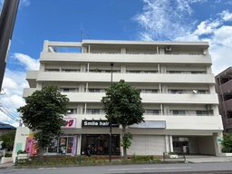 「京王・小田急永山」駅徒歩5分、バス通り沿い、駐車場２台分、スケルトン外観