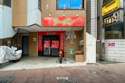 手塚ビル　高架化が完了した東武伊勢崎線竹ノ塚駅すぐの物件。赤山街道沿いの1階路面店外観