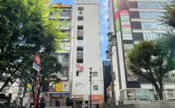 ≪新宿三丁目駅 徒歩1分｜6階・36.79㎡｜バー居抜き≫外観