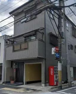 四条駅 徒歩7分 角ビル 1Fスケルトン物件 【飲食不可】外観