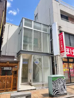 【飲食可】「綱島駅」から徒歩1分！綱島駅西口の繁華街・商店街エリアに位置し、終日人通りが絶えないロケーションです♪外観