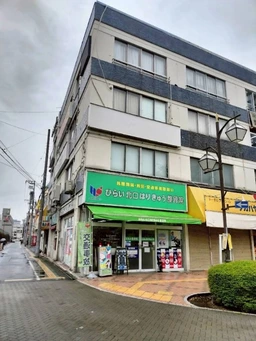 平井駅　北口ロータリー面　軽飲食まで外観