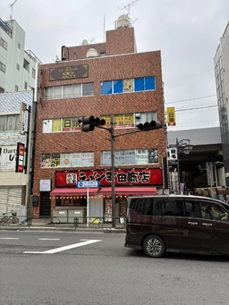 2路線が乗り入れる練馬駅徒歩１分！大通り側にサイン掲出可能な物件です外観