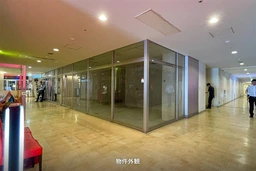 ステーションガーデンタワー 315号室　JR日暮里駅より徒歩1分。複合ビルの飲食フロアにて物件が出ました。