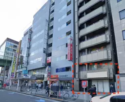【秋葉原駅昭和通り口２分】１階１１.２５坪。昭和通りに面し、看板設置可能物件。飲食不可