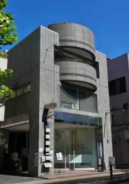 広尾駅 徒歩3分 2F 現況:寿司飲食居抜き物件 【重飲食可】江戸前寿司店の居抜き物件です。詳細業種はご相談ください。外観
