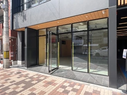 人気の南堀江、スターバックスが入居中のビル1階店舗募集開始。スケルトン渡し。