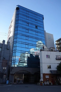 福島駅 徒歩3分 1階元美容室 現状渡し（エアコン、照明、シャッター等は残置物） 【飲食、ペット系不可】外観