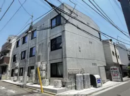 人気の中野エリア（中野区中野5丁目）より、2023年10月築の築浅貸店舗のご紹介です！JR中央線「中野」駅徒歩6分、東西