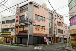 なかじまビル 3階B号室　小田急線町田駅東口から徒歩3分。空中階の飲食可能物件。簡易厨房、カウンター、テーブル席残置。外観