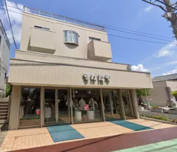 【蕨駅西口１０分】１階２３.４１坪。全面ガラス面、看板設置可能。物件前に駐輪可能。飲食不可外観