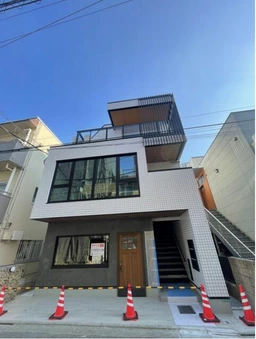 中目黒駅徒歩4分！目黒川近くの新築1階約20.5坪。飲食店可・重飲食相談可外観