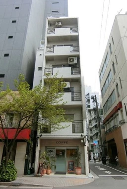 【三越前駅徒歩4分／7階最上階・1フロア1テナント】専有面積33.41㎡（約10.10坪）の貸店舗外観