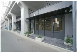 中目黒駅 徒歩5分 1F スケルトン物件 【業種相談】前面ガラス張り/ 天井高：3.3m