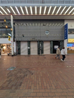 元町商店街一番街の好立地 / 4階建て一棟ビル / 業種ご相談可能！