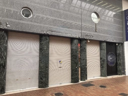 間口約10ｍ　人通りの多い『元町１番街商店街』沿い！飲食店相談可！外観