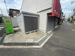 阪急京都線「総持寺」駅徒歩12分・三島丘2丁目のシャッター付バイクガレージ外観
