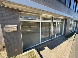 長尾駅徒歩17分・1階の学習塾居抜き店舗（中学校目の前）外観