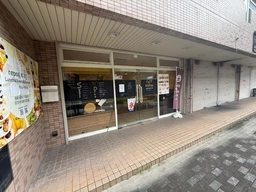 沢良宜駅徒歩17分・内装残置のカフェ居抜き50㎡（15.12坪）外観
