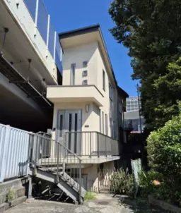国立競技場駅 徒歩2分 1F〜2F 現況：住居仕様物件 【飲食業種可否相談中】