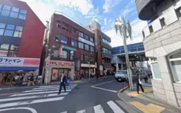 ◆都立大学駅改札すぐ◆飲食・バー・深夜営業ご相談可◆１階に大手飲食チェーン入居中◆看板掲示スペースあり