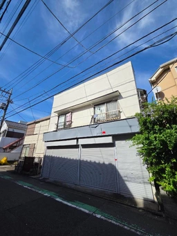 中目黒と祐天寺の中間地点に位置する１階路面。店舗、倉庫、事務所、諸々条件相談可外観