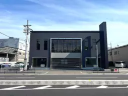 JR長尾駅徒歩28分・府道沿い一棟貸し倉庫工場店舗984.58㎡・駐車12台無料外観