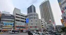 【本八幡駅北口１分】ロータリー内ビル２階８７坪。ガラス面サイン提出可能。飲食不可