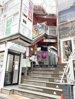 大久保駅 徒歩1分 B1F 現況:ダイニングバー 飲食居抜き物件 【飲食可】外観