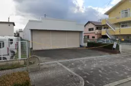 JR鳳駅徒歩10分・大阪高石線沿い1階店舗66㎡／南向き角住戸外観
