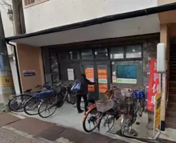 阪急総持寺駅徒歩2分・商店街沿いの1階路面店154.15㎡／店舗事務所可外観