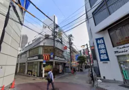 【浦和駅西口２分】４階１８坪、伊勢丹裏側の１階ファストフード店。大看板設置可能、飲食不可