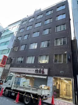 ≪新橋駅 徒歩4分｜2階・153.58㎡｜店舗事務所≫外観