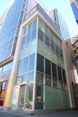 ◆新日本橋駅徒歩３分◆江戸通り沿い・コレド室町テラス至近◆教室・パーソナルジムご相談可◆24時間利用可能外観