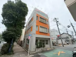 野方駅 徒歩8分 B1F〜3F 現況:建設会社事務所居抜き物件 【重飲食可】深夜営業可能、前面ガラス張り