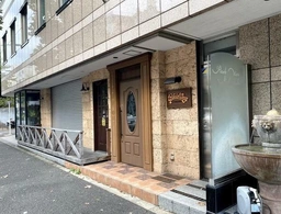 乃木坂駅 徒歩6分 西麻布エリアのダイニングバー居抜き店舗物件 【飲食可】