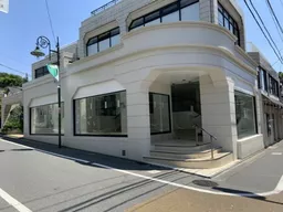 自由が丘駅 徒歩4分!1階+中2階の角ビル!