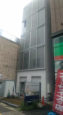 緑一丁目交差点の横断歩道真正面!!