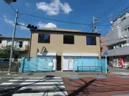 小田急線・JR南武線 登戸駅 徒歩4分 商店街もほぼ終わり住宅街へ。メゾネットタイプの3連棟新築スケルトン 【飲食可】