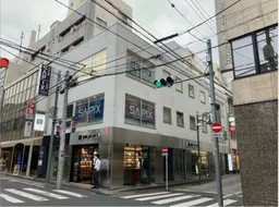 東横線・大井町線 自由が丘駅 徒歩3分 人通りの多いメープル通りと学園通り角地 地下スケルトン店舗 【飲食可】