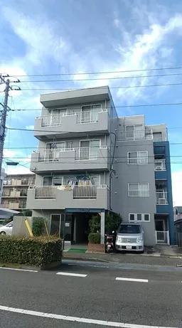 府中街道から下平間住宅前交差点を曲がってすぐの物件!!