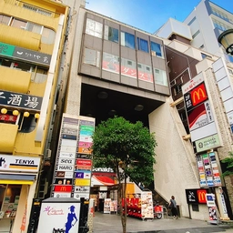赤坂見附駅10番出口徒歩1分!クラブ居抜【飲食可】1階『魚がし日本一』2,3階に『マクドナルド』入居の建物