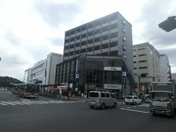 小田急線・鶴川駅 徒歩1分 バスロータリーに面したスケルトン物件 【飲食不可】