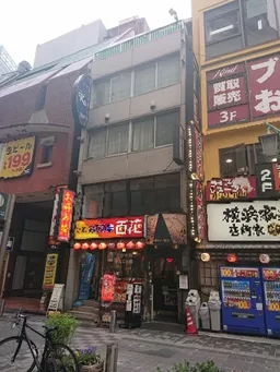 新宿駅徒歩3分、新宿三丁目駅徒歩1分!