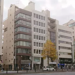 新宿通沿い四ッ谷駅徒歩1分!
